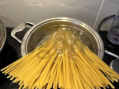 Bolognese makaronai su tarkuotu sūriu ir žolelėmis Žingsnis 1