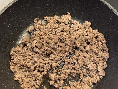 Bolognese makaronai su tarkuotu sūriu ir žolelėmis Žingsnis 2