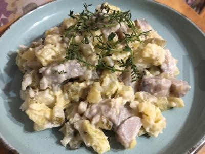 Vokiečių salotas su silke pagrindine nuotrauka