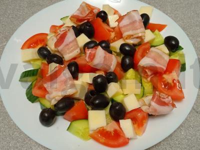 Daržovių salotas su šonine, sūriu, alyvuogėmis ir barbaru Žingsnis 5