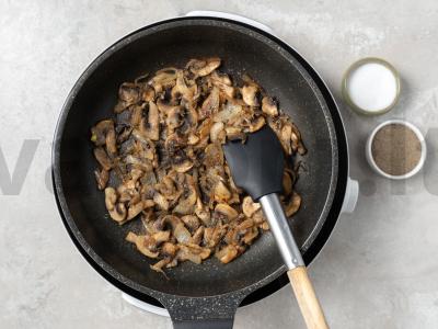 Atviras pyragas su grietinėle ir grybais Žingsnis 4