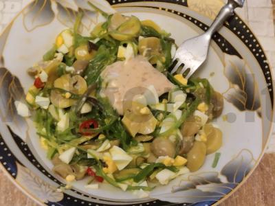 Chuka salotos su grybais ir kiaušiniu sezamo padaže pagrindine nuotrauka