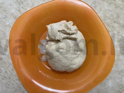 Rudais sviestinės bandelės su razinomis Žingsnis 4