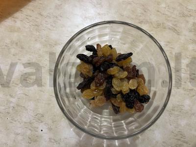 Rudais sviestinės bandelės su razinomis Žingsnis 5