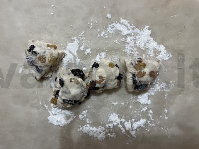 Rudais sviestinės bandelės su razinomis Žingsnis 10