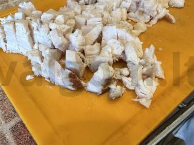 Korejinių morkų ir rūkytos vištienos salotas Žingsnis 5