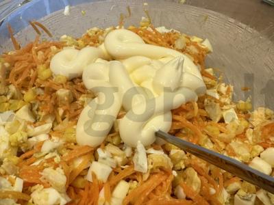 Korejinių morkų ir rūkytos vištienos salotas Žingsnis 8