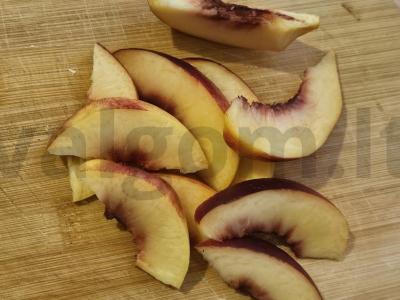 Aromatingi karamelizuoti persikai Žingsnis 1