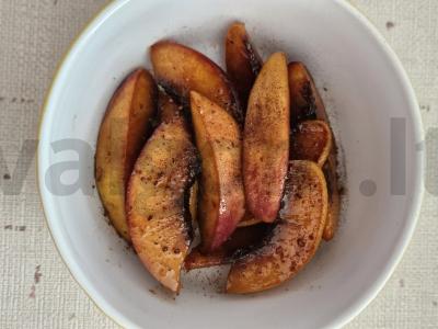 Aromatingi karamelizuoti persikai pagrindine nuotrauka