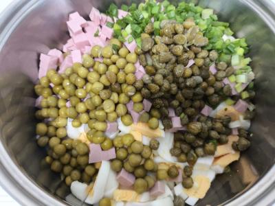 Olivje salotos su kaparėliais Žingsnis 6