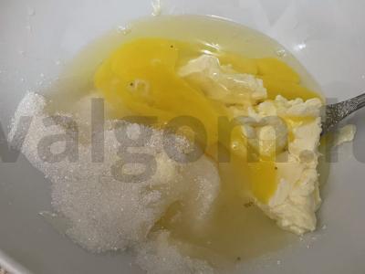 Raisinų ir riešutų keksiukas Žingsnis 1