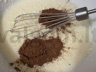 Raisinų ir riešutų keksiukas Žingsnis 2