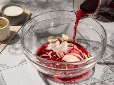 Jautienos šašlykas vyno marinate Žingsnis 1