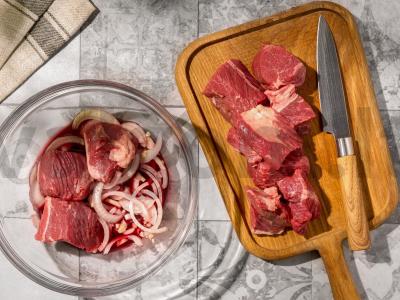 Jautienos šašlykas vyno marinate Žingsnis 2