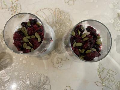 Grietinės desertas su mėlynių uogiene, chia sėklomis ir moliūgų sėklomis Žingsnis 6