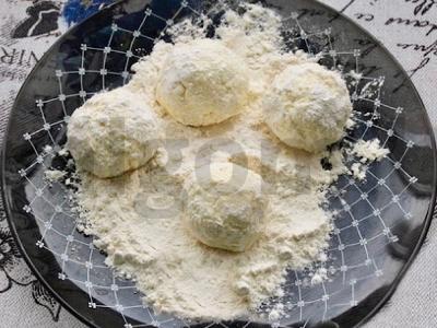 Varškės sūreliai su krakmolu Žingsnis 5