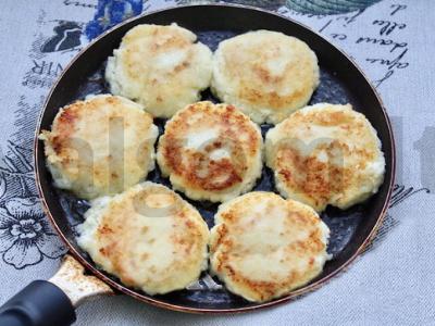 Varškės sūreliai su krakmolu Žingsnis 7