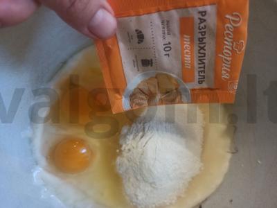 Pyragas su migdolų žiedlapiais Žingsnis 2