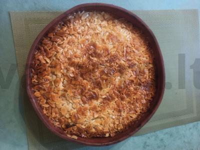 Pyragas su migdolų žiedlapiais Žingsnis 6