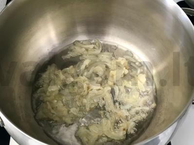 Vištienos ir daržovių sriuba-sos Žingsnis 1