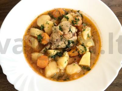 Vištienos ir daržovių sriuba-sos pagrindine nuotrauka