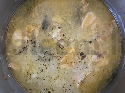 Sriuba su raudoną žuvimi, daržovėmis ir prieskoniais Žingsnis 7