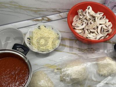 Pica su grybais, vištiena ir daržovėmis Žingsnis 4