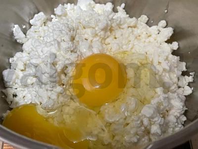 Varškės pyragas su trupiniais ir obuoliais Žingsnis 2