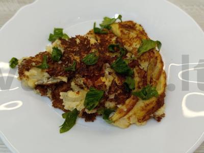 Varškės paplotėlis su pomidoru pagrindine nuotrauka