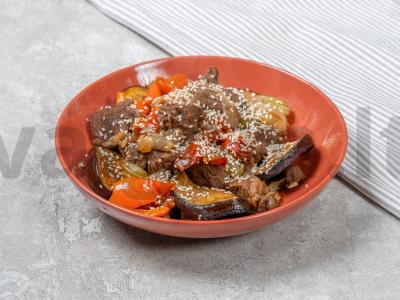 Mėsa su daržovėmis maišelyje pagrindine nuotrauka