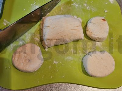 Sūrio blynai su cukatais Žingsnis 4