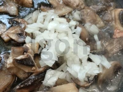 Atviras grybų pyragas su sūriu Žingsnis 1