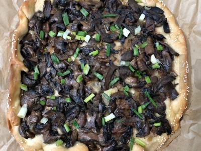 Atviras grybų pyragas su sūriu pagrindine nuotrauka