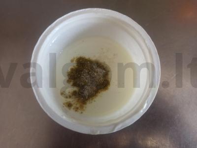 Salotas su rūkytomis vištienos krūtinėlėmis, kiaušiniu, agurku ir kefyro padažu Žingsnis 4