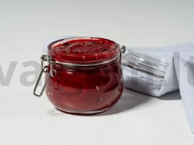 Universalus uogų padažas pagrindine nuotrauka