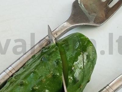 Sukrėsti agurkai sojų padaže Žingsnis 2