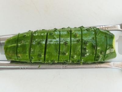 Sukrėsti agurkai sojų padaže Žingsnis 3