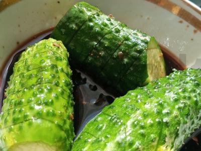 Sukrėsti agurkai sojų padaže pagrindine nuotrauka