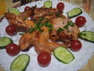 Vištiena pomidorų, česnako ir pipirų marinate pagrindine nuotrauka