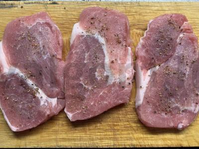 Kiaulienos šnicelis sūrio apvalkale Žingsnis 1