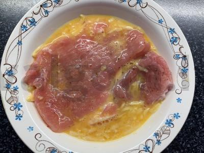 Kiaulienos šnicelis sūrio apvalkale Žingsnis 5