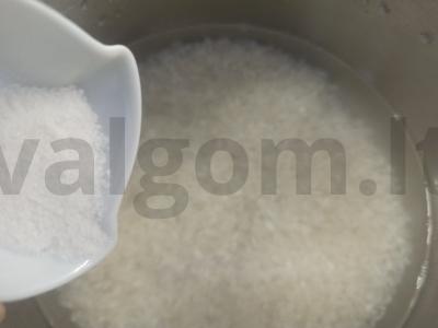 Ryžių onigiri su ryžiais, agurku ir varškės sūriu Žingsnis 2