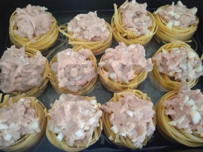Makaronai-nestai, kepti su kalakutų faršu po sūriu Žingsnis 4