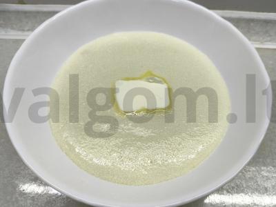 Manų košė su razinomis pusryčiams pagrindine nuotrauka