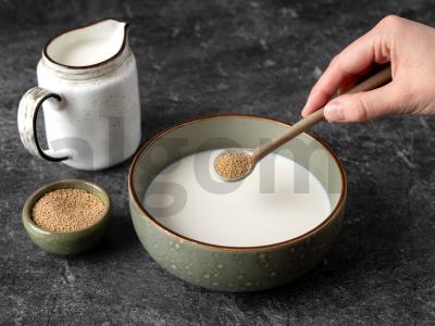 Šviesios bandelės su braškių ir migdolų įdaru Žingsnis 1