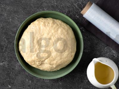 Šviesios bandelės su braškių ir migdolų įdaru Žingsnis 4