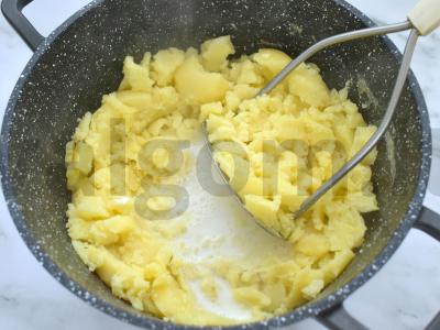 Bulvių košė su kiaušiniu ir pienu Žingsnis 3