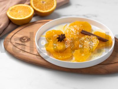 Apelsinai prieskonių sirupe pagrindine nuotrauka