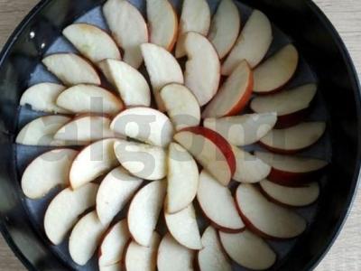 Obuolių šarlotė prie arbatos Žingsnis 3