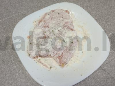 Vištienos kotletai su džiovintomis žolelėmis Žingsnis 5